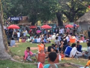 crowds picnicking - a favorite Khmer pastime.